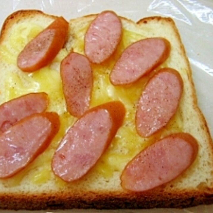 *ウィンナーとチーズのトースト*